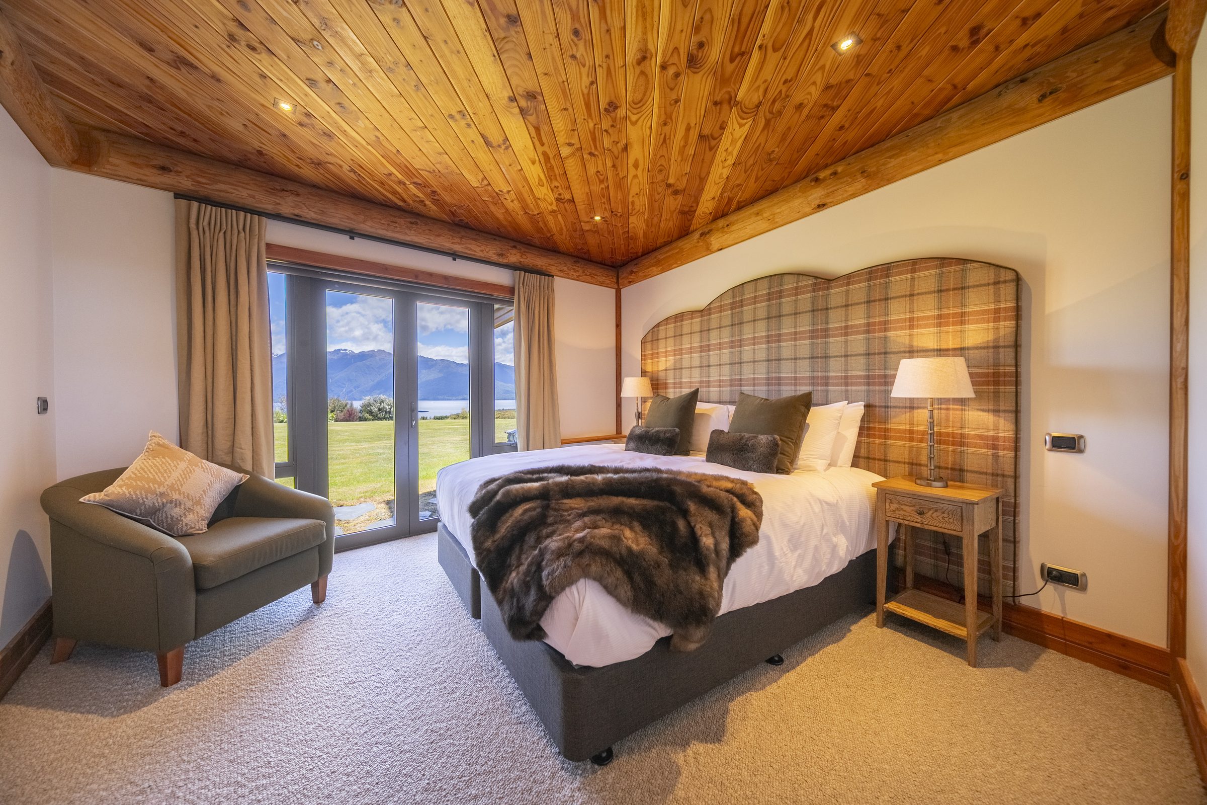 Fiordland Lodge bedroom